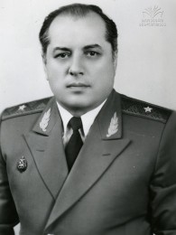 დემურ მიქაძე
