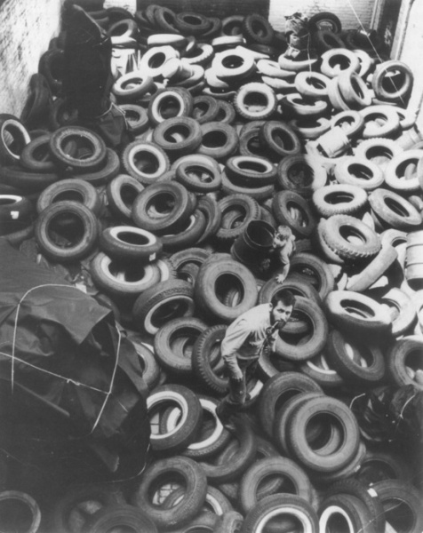 ფაილი:Kaprow yard.jpeg