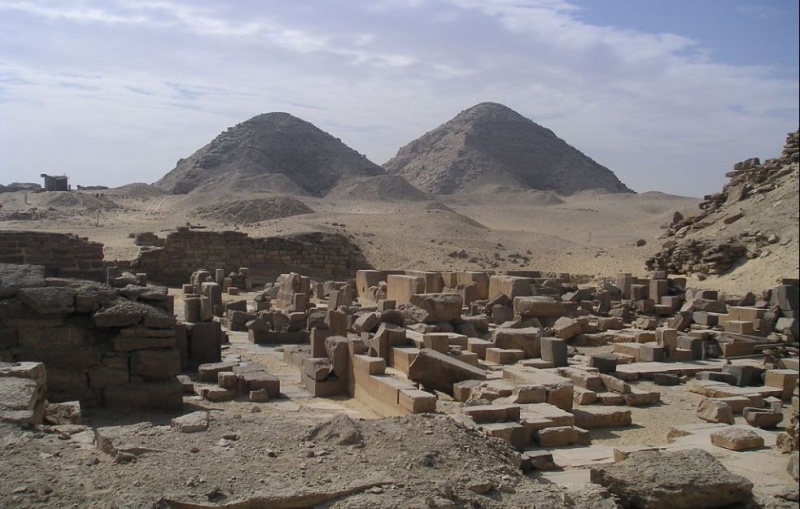 ფაილი:Abusiris piramidebi.JPG