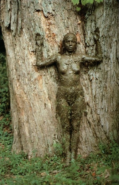 ფაილი:Anna mendieta.jpg